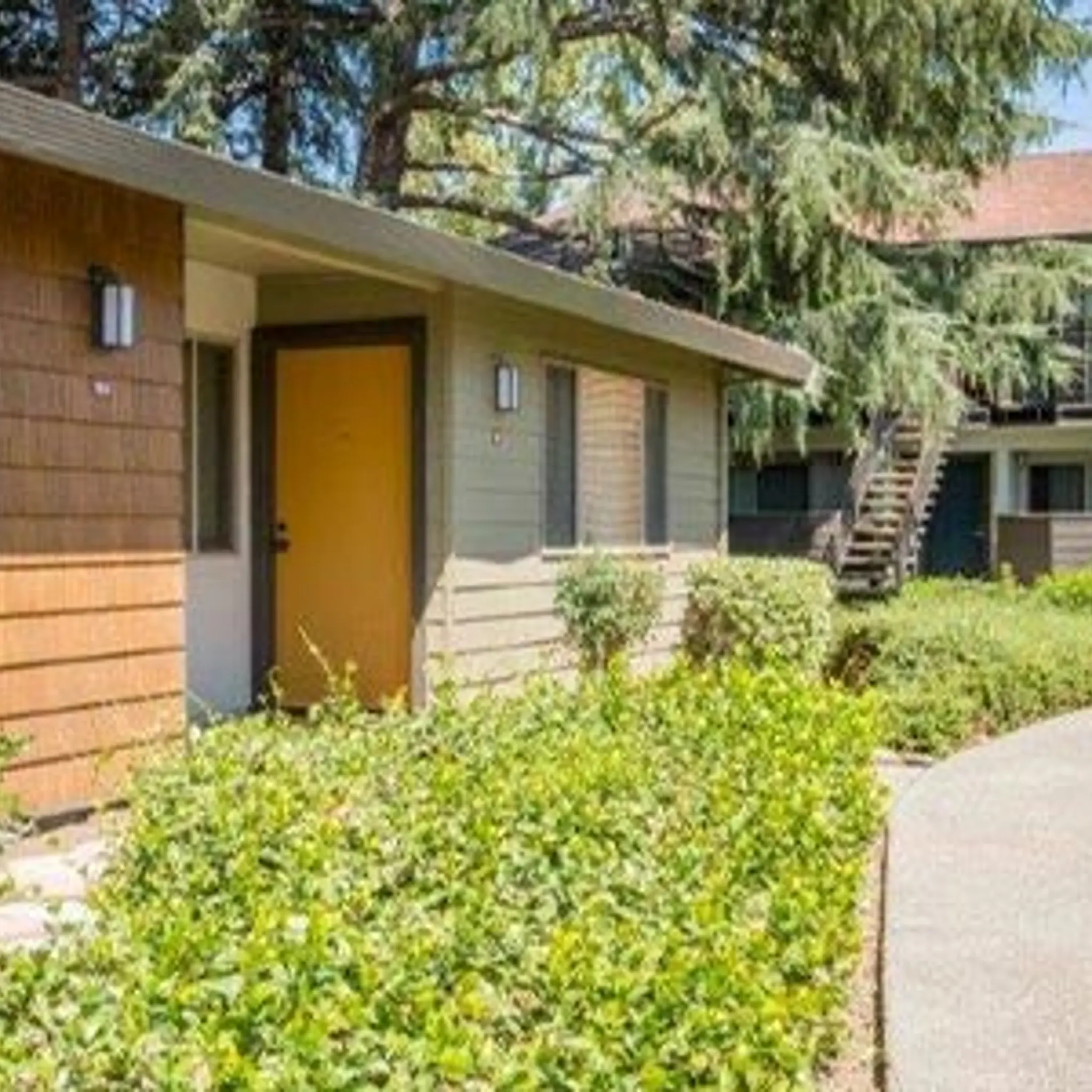 Home Woodcrest Apartments